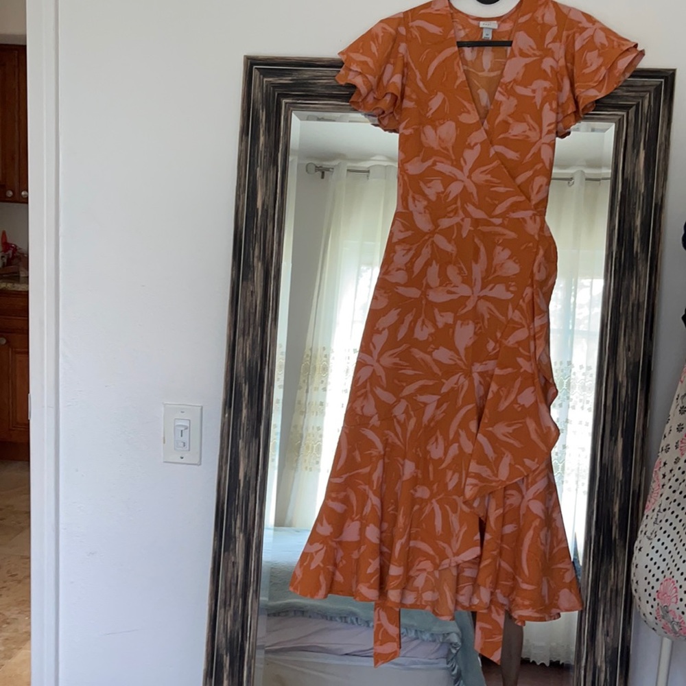 a. New day. Size XS. Collor floral tan & orang
